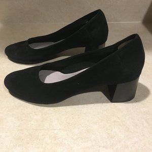 4/$25 Com + Sens Black Lucianie Pumps